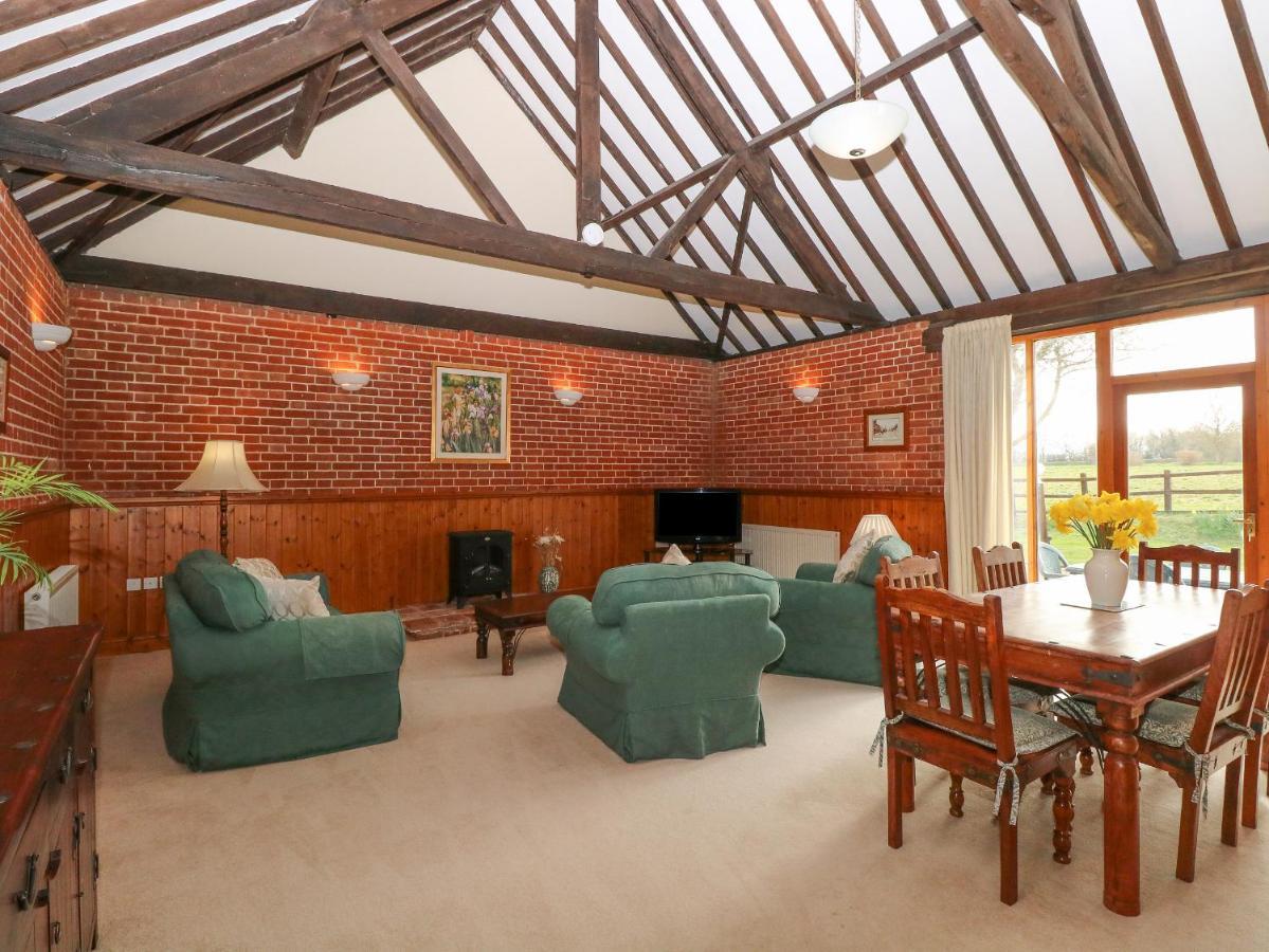 Pear Tree Villa Wood Norton Exterior foto