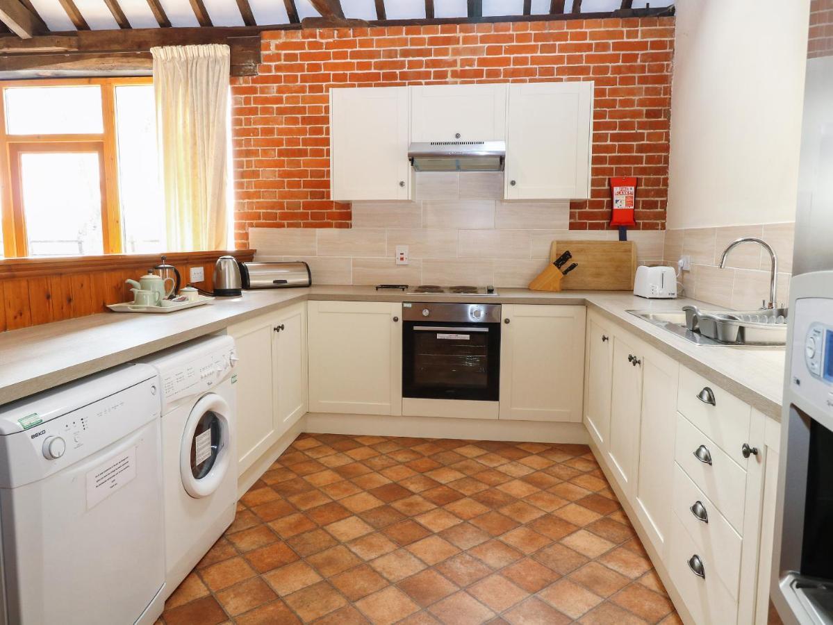Pear Tree Villa Wood Norton Exterior foto