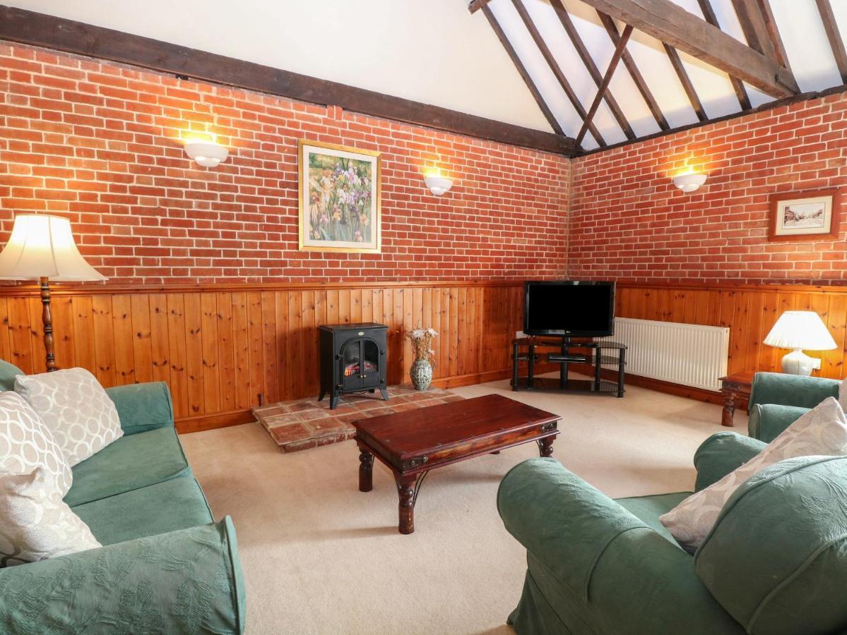 Pear Tree Villa Wood Norton Exterior foto